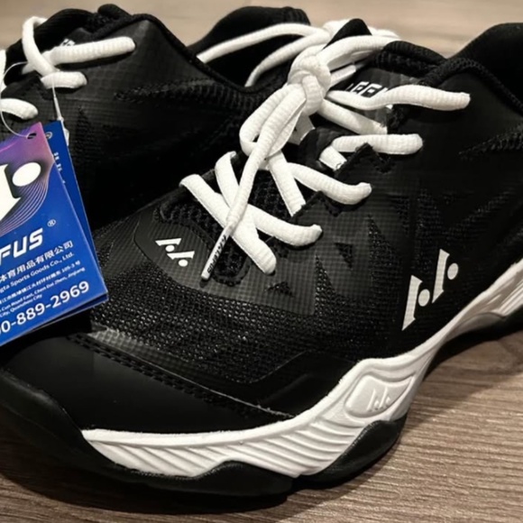 Pickleball / Badminton Shoes (BNWT) - Picture 1 of 7